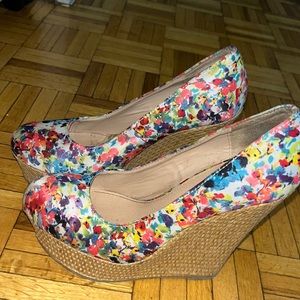 Wedge heels with flowers